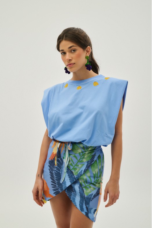 Woman sleeveless with embroidey -One color